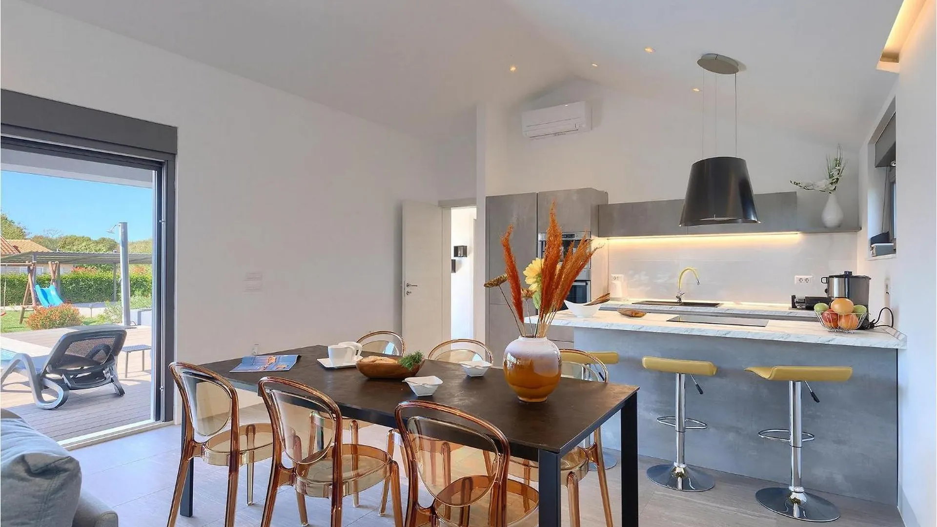 Villa Linea Pula 0*,